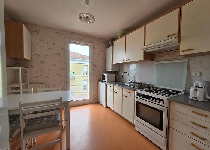 Confort Entre Et Commerces A - Fr-1-364-55 * سانت-بريفين-لي-بان